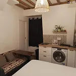 Studio, place de la nation, 1mn à pied du métro 1,2,6,9 et RER A