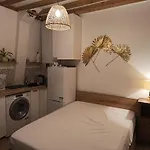 Studio, place de la nation, 1mn à pied du métro 1,2,6,9 et RER A